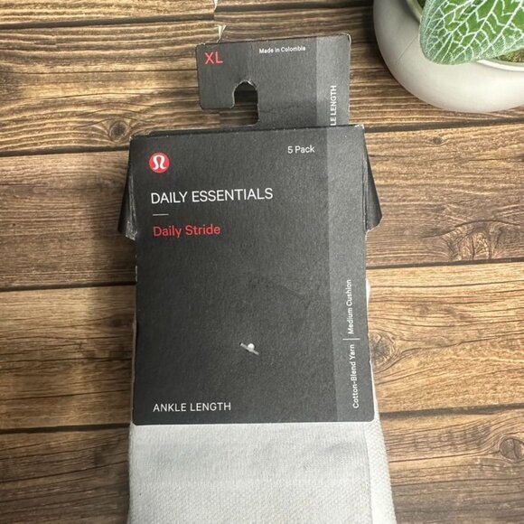 NWT Lululemon Men's Daily Stride Ankle Socks 5 Pack Size XL (White/Rainbow) - Picture 2 of 10